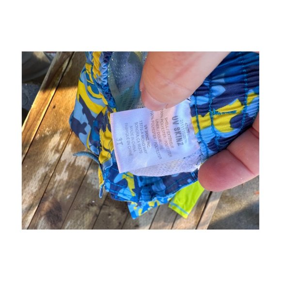 UV Skinz Swim Set Rash Guard Shirt, Shorts, Hat Yellow Blue Sz 2T - Picture 3 of 5